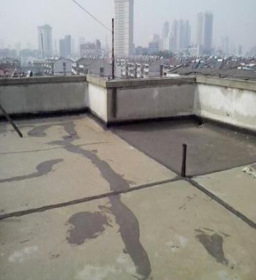 西市漏水维修 楼顶漏水是什么原因，楼顶漏水维修方法是什么?